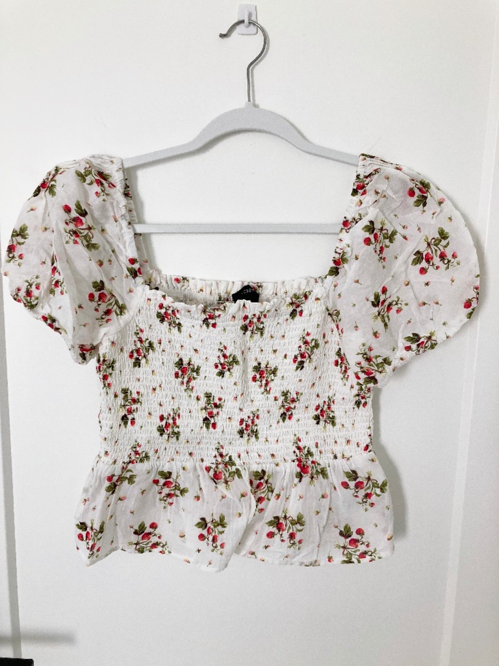 J. Crew Puff-Sleeve Smocked Top in Strawberry Floral Print - S